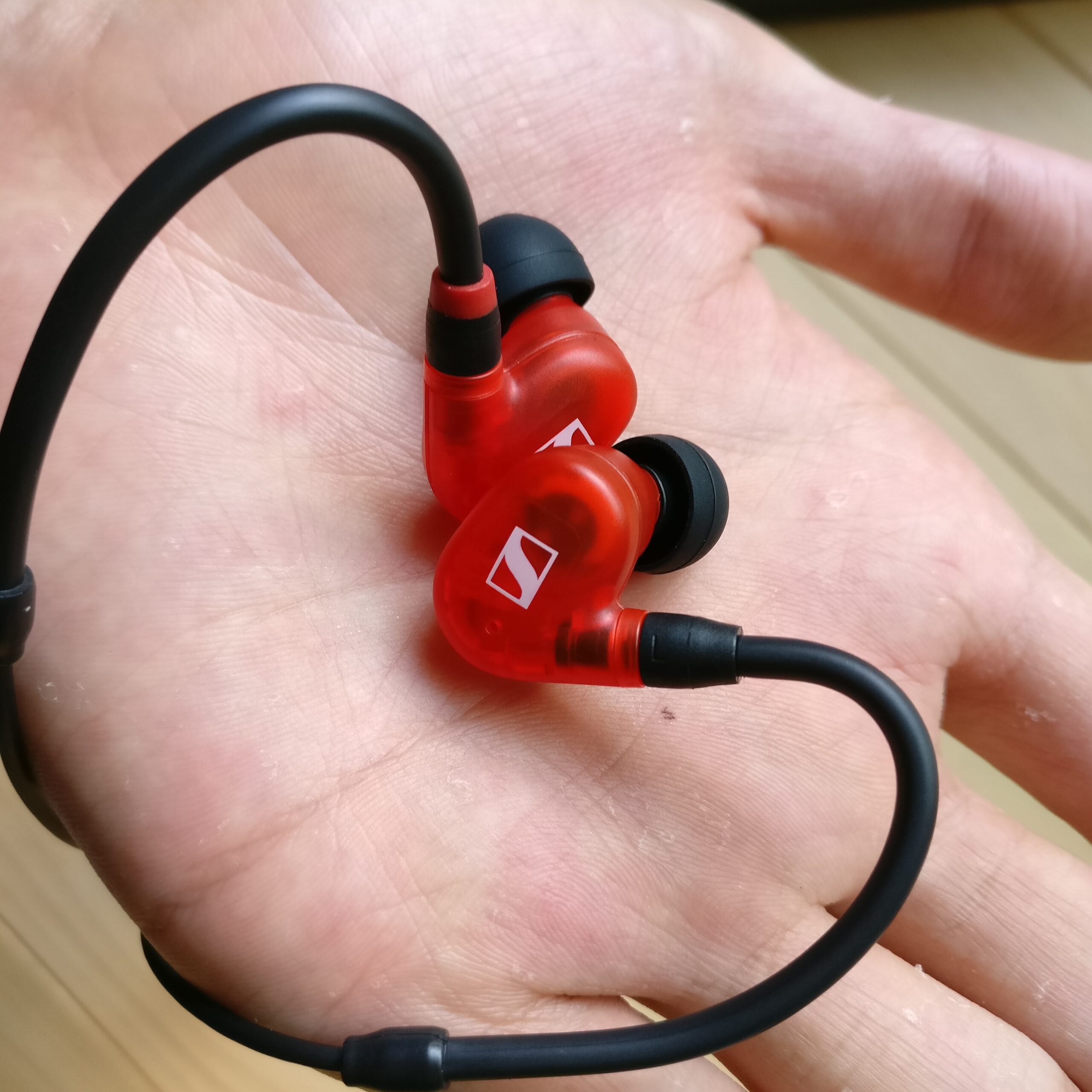 新作製品、世界最高品質人気! SENNHEISER ゼンハイザー イヤホン IE 100 PRO RED